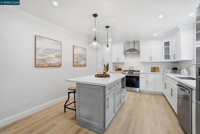 Building Photo - 289 Sierra Dr