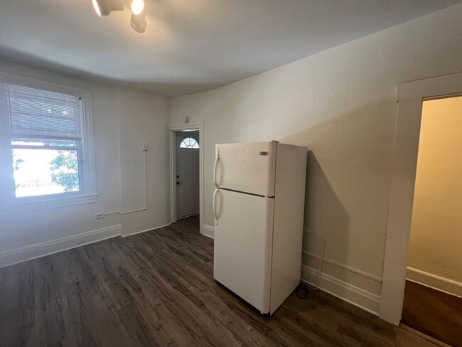 Building Photo - Spacious Updated 4BED/3BATH In Southside -...
