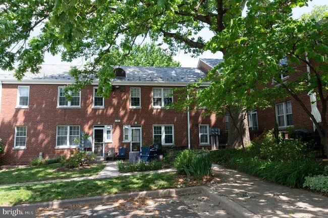 Building Photo - 8 Auburn Ct