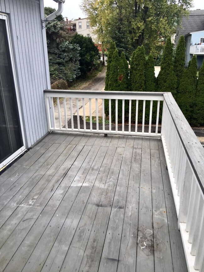 Building Photo - 116 Kearsarge St