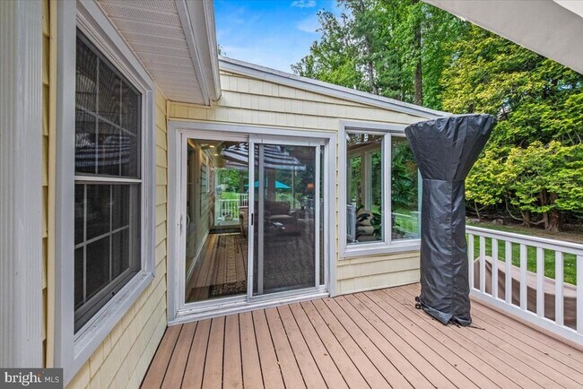 Building Photo - 40 Pine knoll Dr