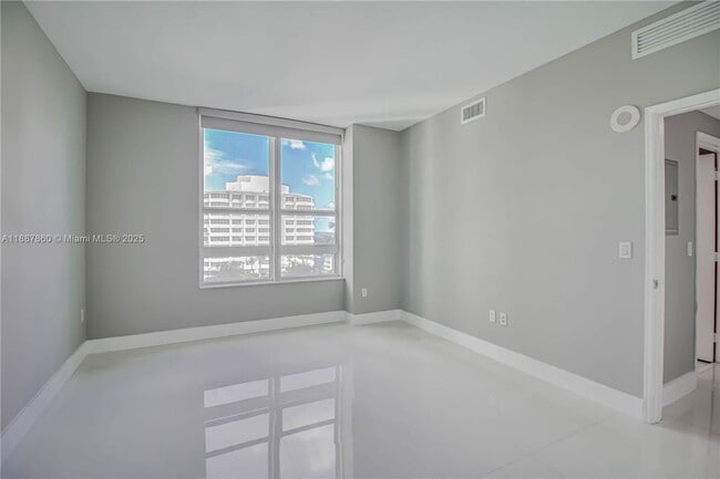 Building Photo - 951 Brickell Ave