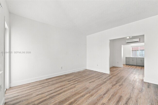 Building Photo - 318 NE 80th St