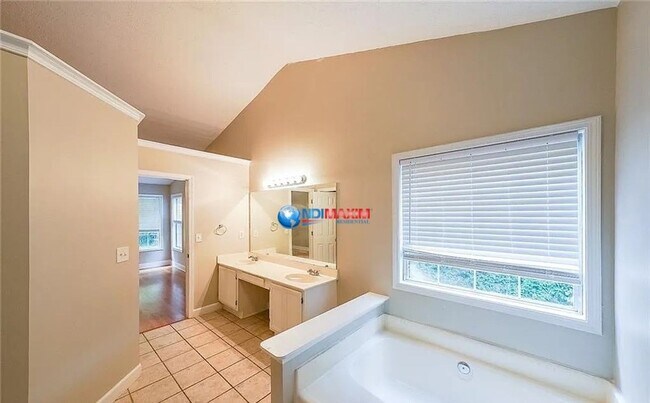 Building Photo - Nice ranch in the COLLINS HILL cluster in ...