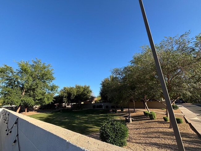 Building Photo - 948 E Savannah Dr