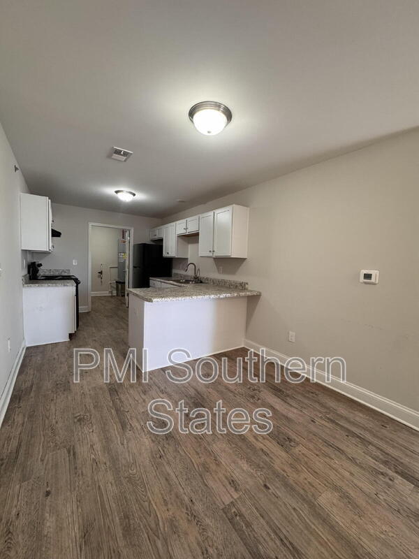 Building Photo - 200 Walnut Hill Dr