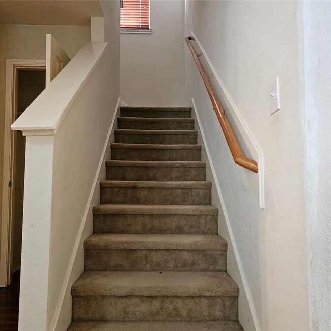 Building Photo - 11727 Madison Oak St