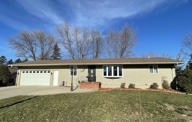 Building Photo - 1608 Mitchell Dr