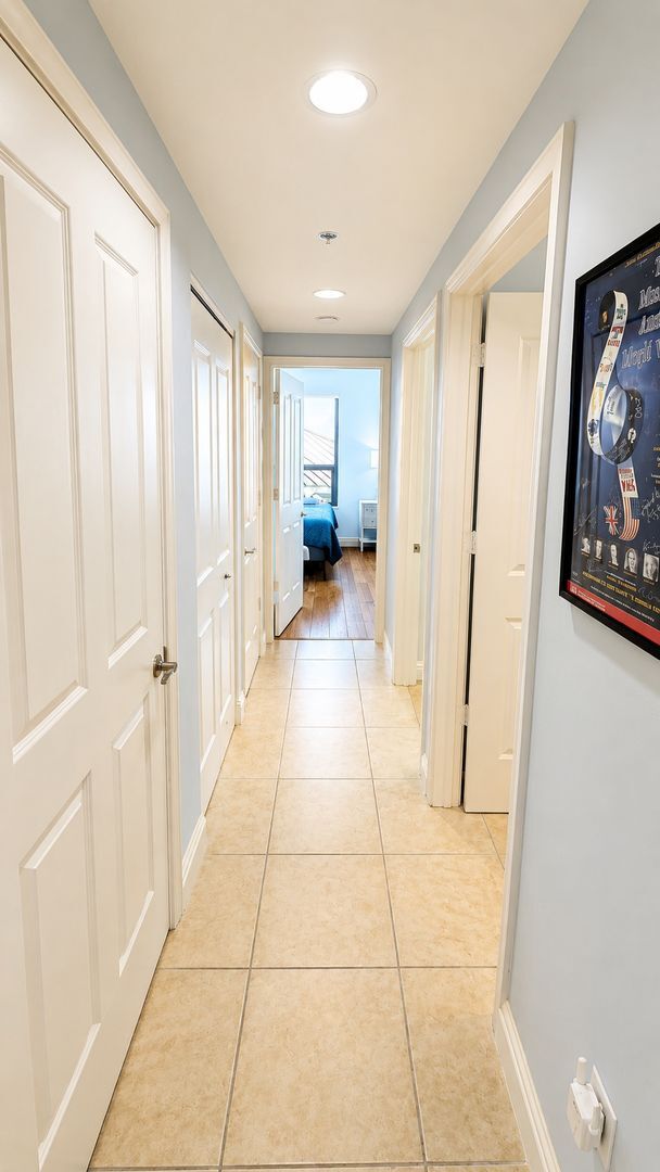 Building Photo - SEASONAL/SHOT TERM/ ANNUAL Turnkey furnished high end condo downtown