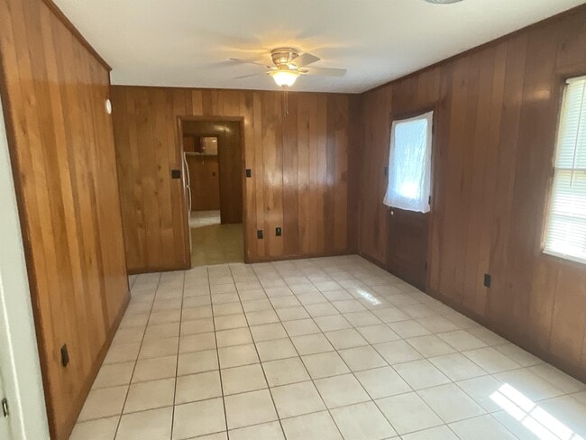 Building Photo - 3621 Forest Hill Rd