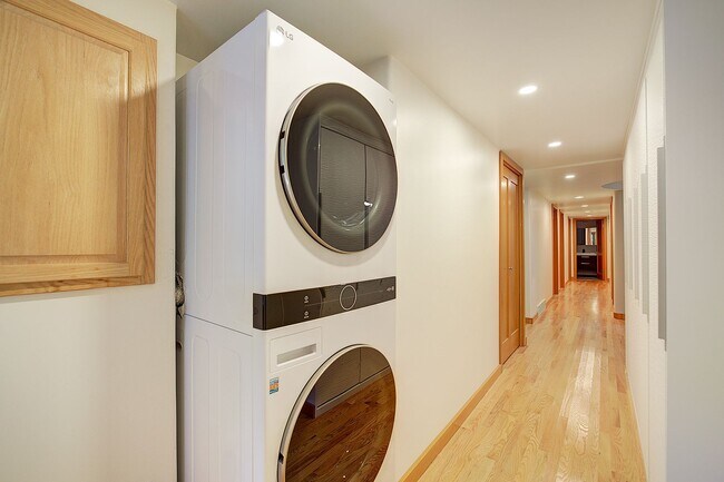 Building Photo - 4bd/3ba Sammamish House