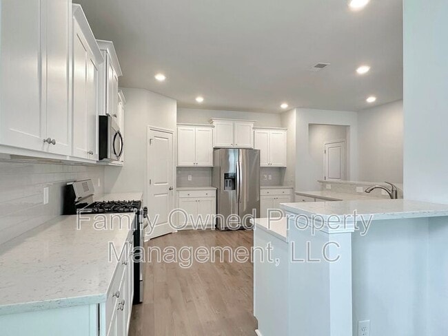 Building Photo - 302 Witch Hazel St