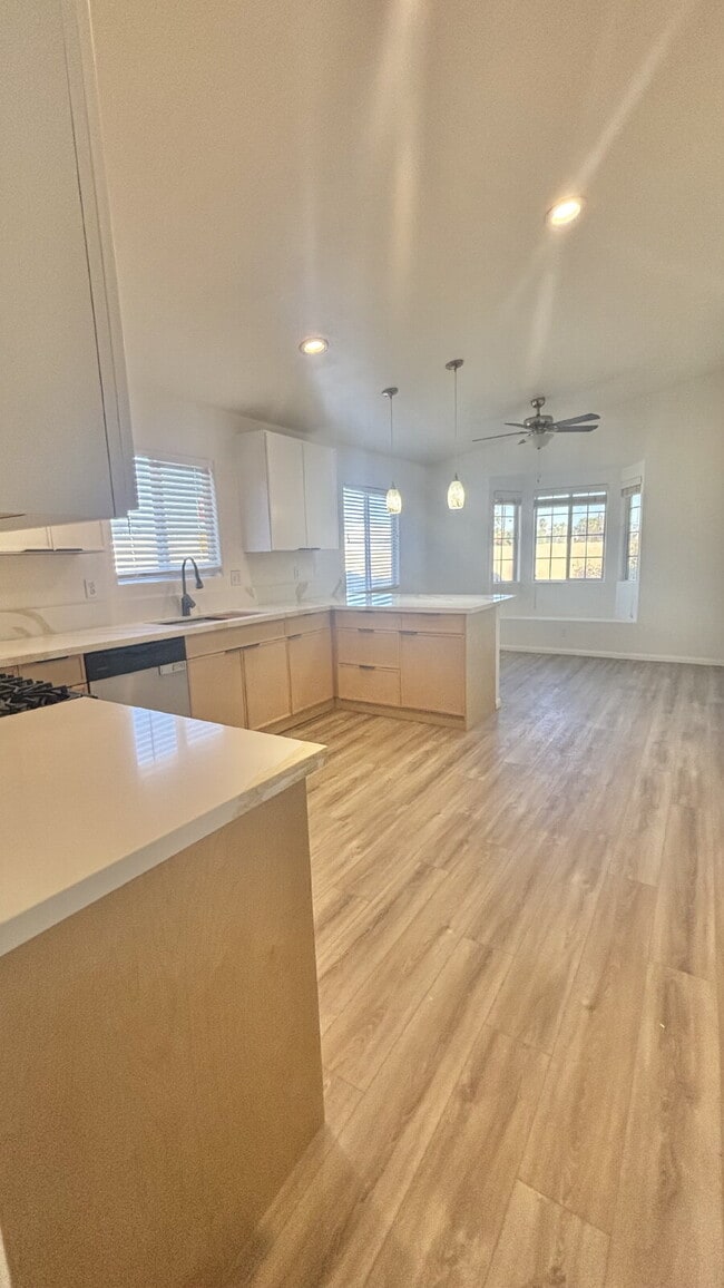 Building Photo - Cozy La Q Cove Long Term Rental Available Now!