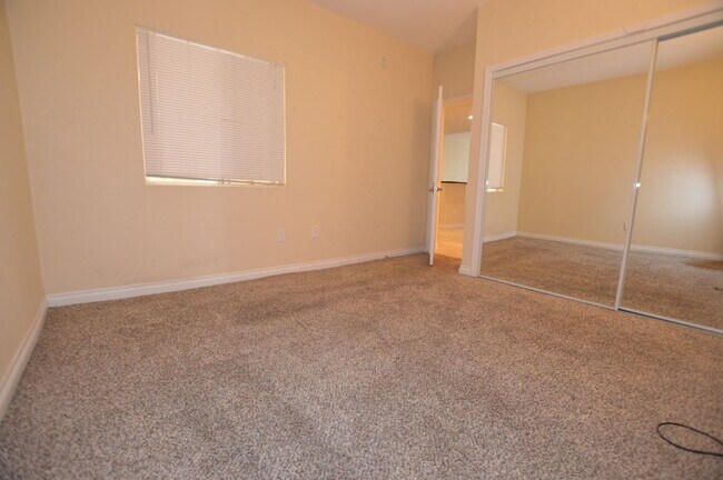 Building Photo - Meridian - Unfurnished 2 Bdrm / 2 Ba Condo - 1 1/2 Blocks off the Strip
