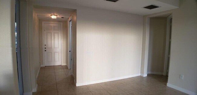 Building Photo - 8207 NW 128th Ln