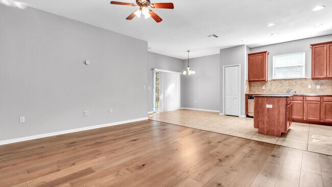 Building Photo - Beautiful 3BD/2BTH Home in Colony Lakes!