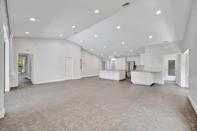 Building Photo - Stunning 3 Bed/ 2 Bath Pool Home in Longwood Run ~ UTC