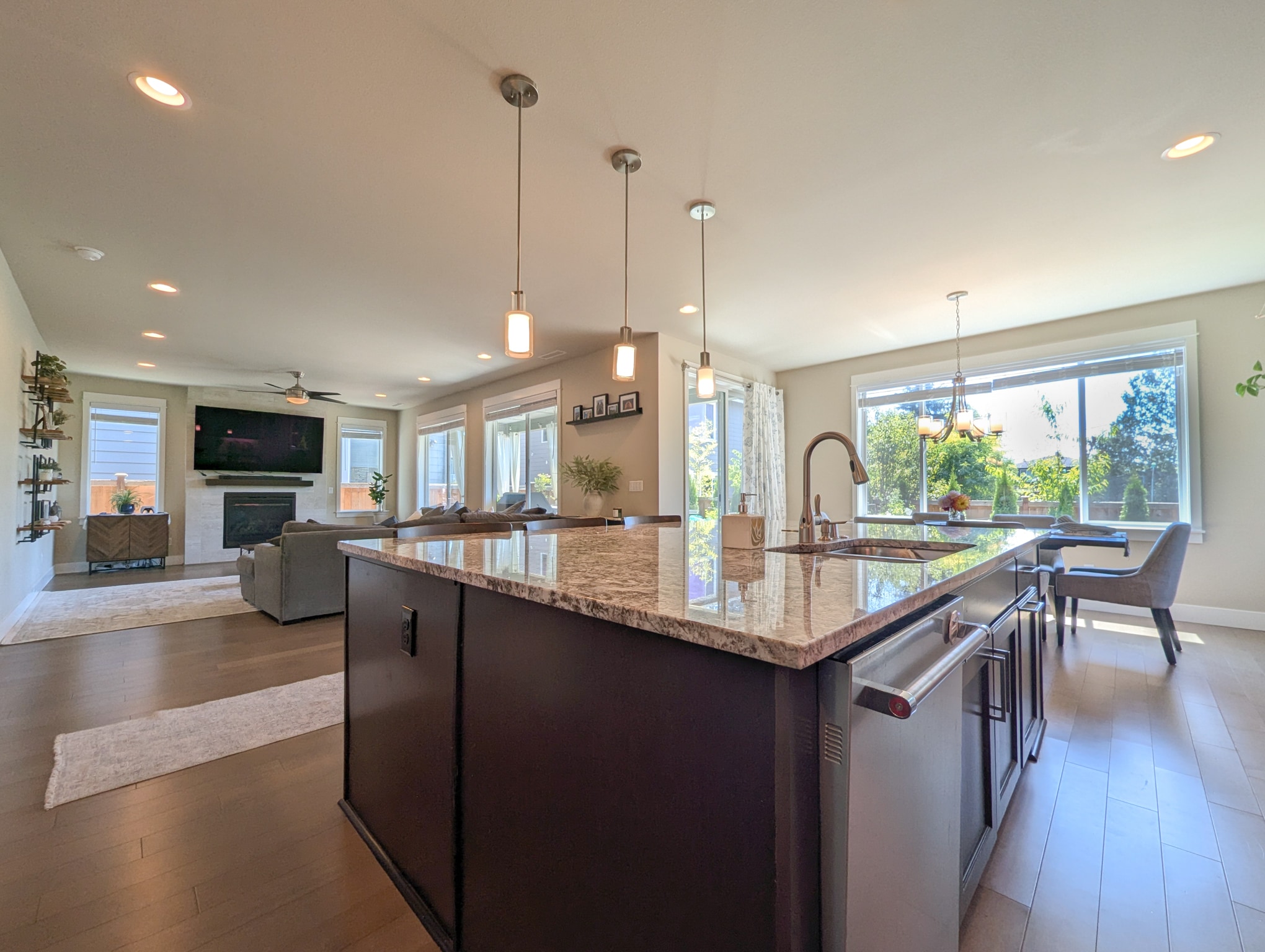 Open concept living - 16324 131st St SE