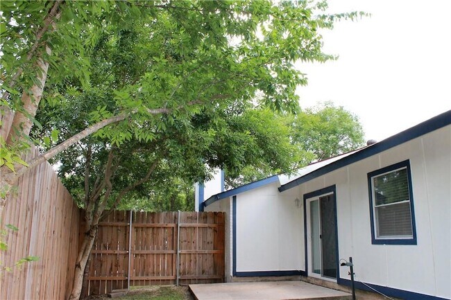 Building Photo - 6806 Lunar Dr