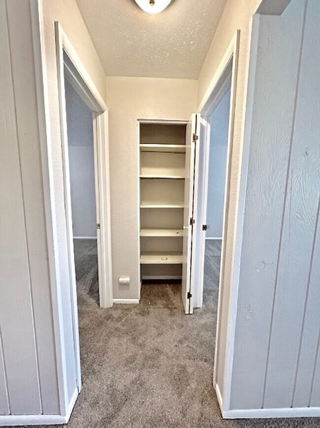 Building Photo - 6455 Yvonne Way