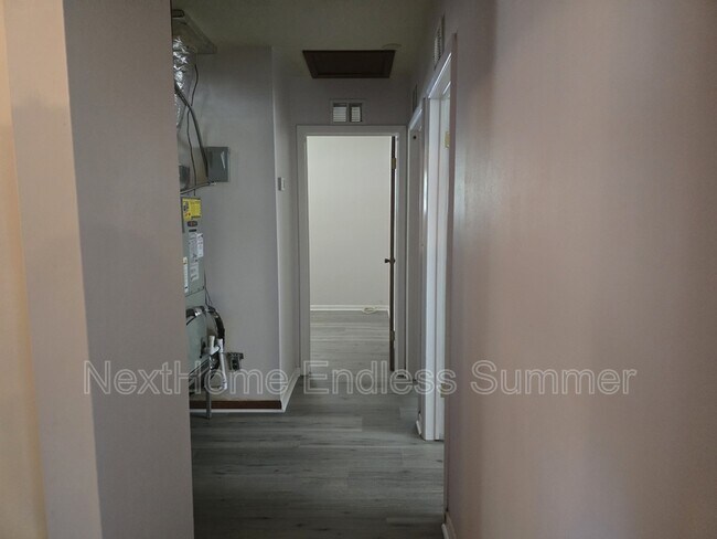 Building Photo - 329 Parkwood Dr