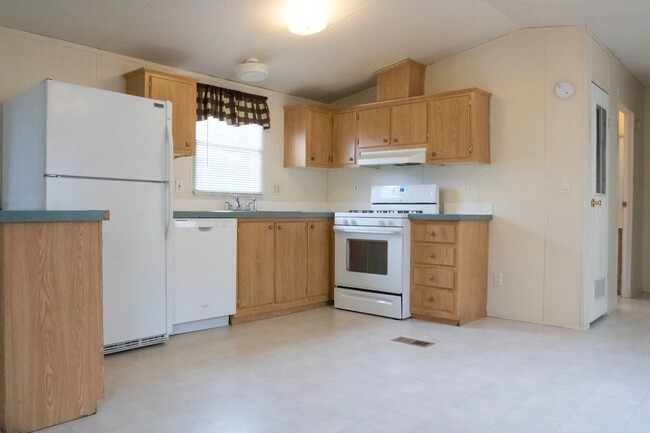 Building Photo - Adorable 2 bedroom 2 bath!