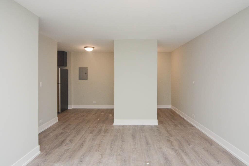 Building Photo - 535 W Surf St