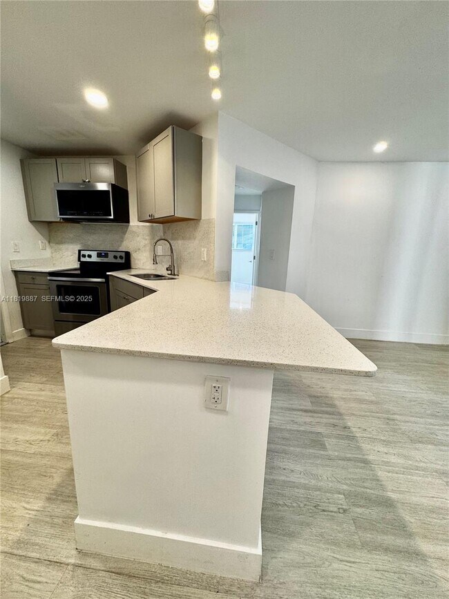 Building Photo - 111 NW 7th Ave