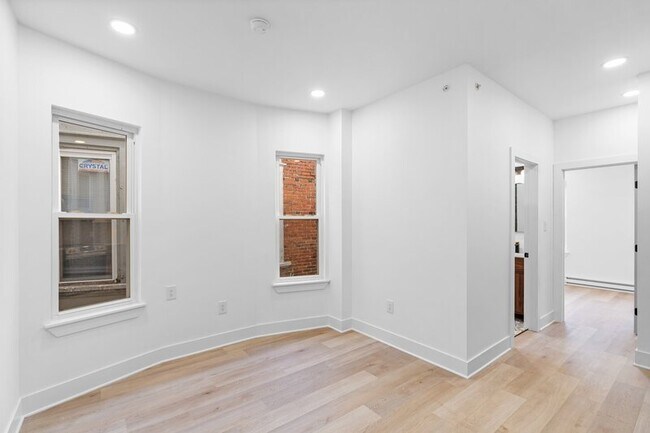 Building Photo - 6049 Elmwood Ave