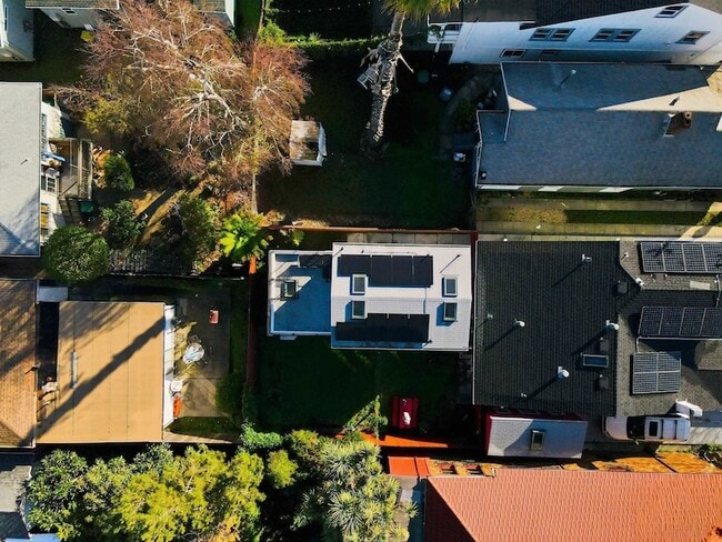 Building Photo - 820 46th St