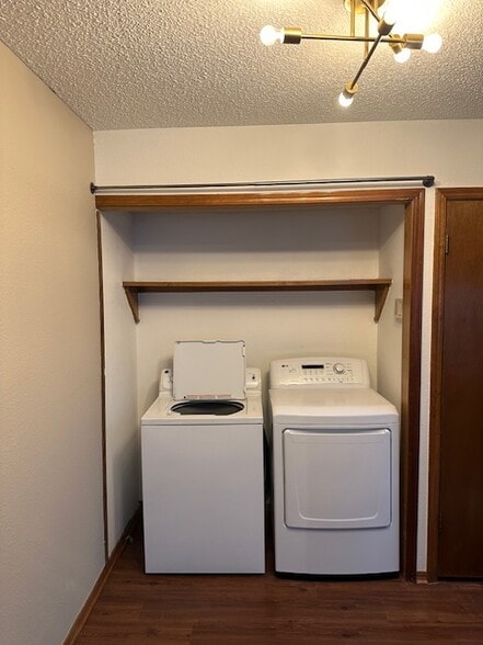 Building Photo - 13909 Fairhill Ave