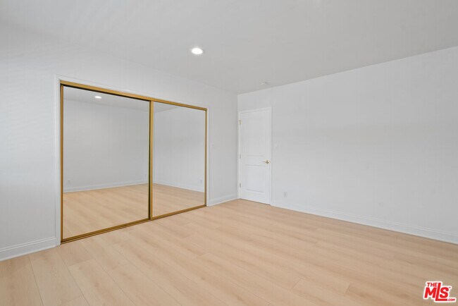 Building Photo - 4159 Regal Oak Dr