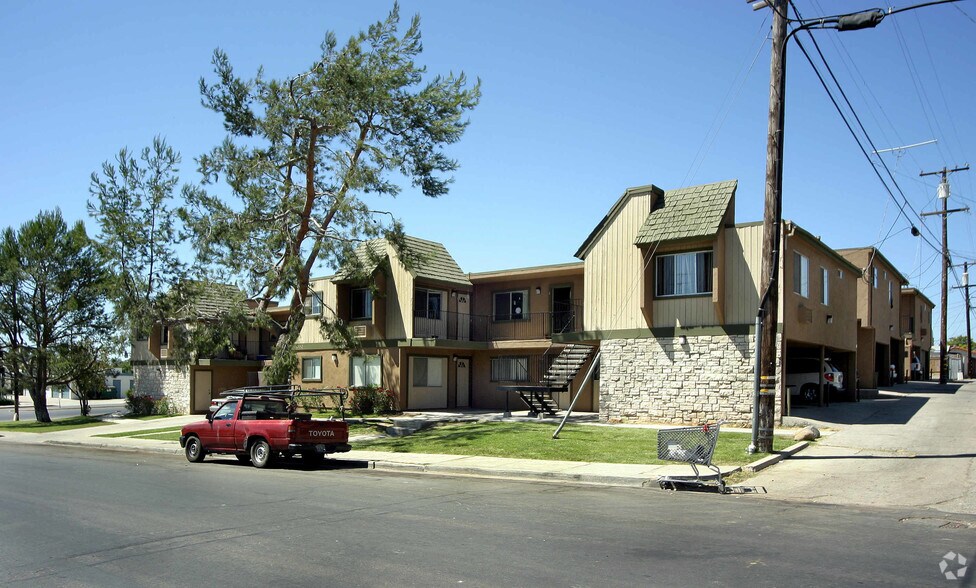 Building Photo - 4350 Maple St