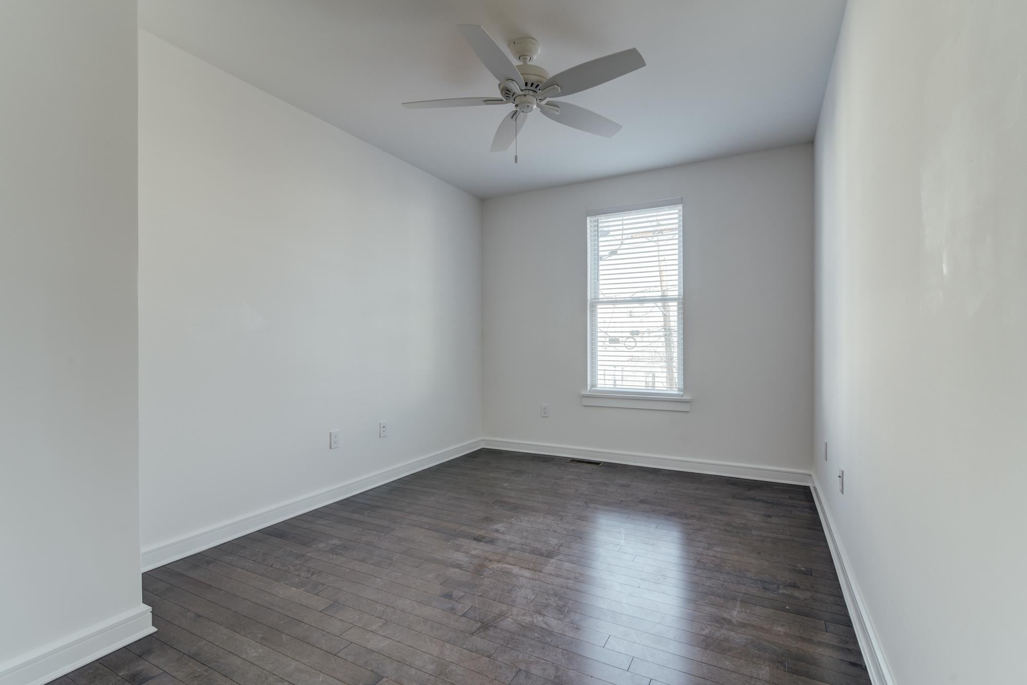 Building Photo - 974 Summit Ave