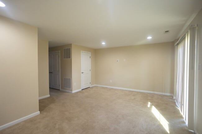 Building Photo - Exceptional 3-bedroom, 2.5-bathroom townhouse in the sought after community of The Villages at Cr...