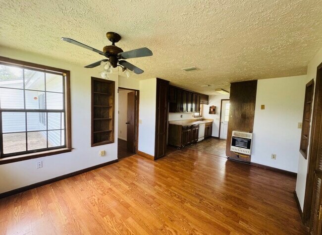 Building Photo - 572 Lexington Dr