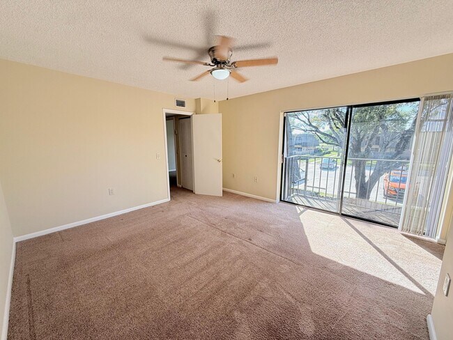 Building Photo - 810 8th Way