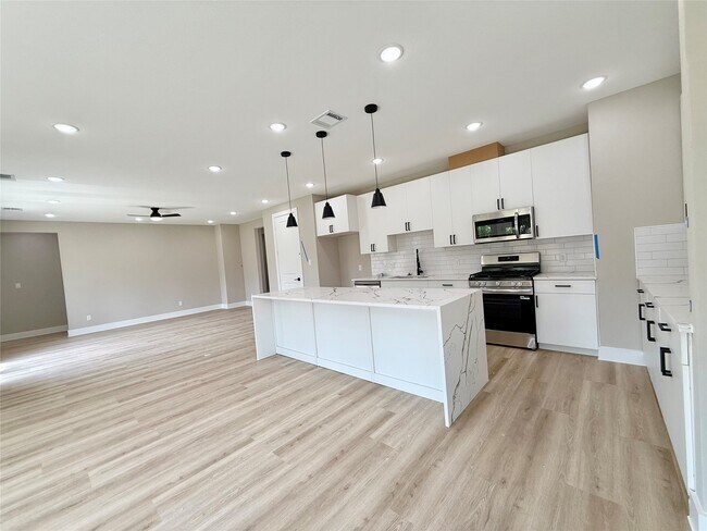 Building Photo - 2519 LIGURIA LN Ct