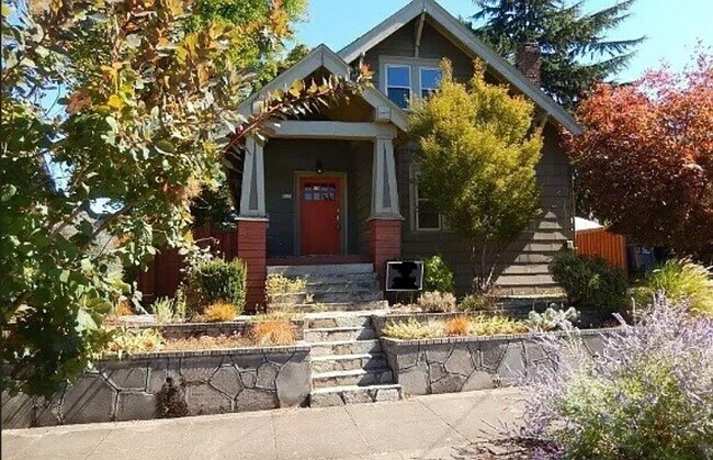 Primary Photo - Stunning 4BD Craftsman in Excellent N Port...