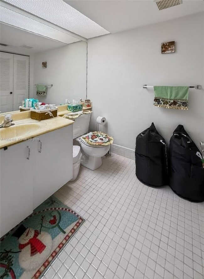 Building Photo - 1000 SW 125th Ave