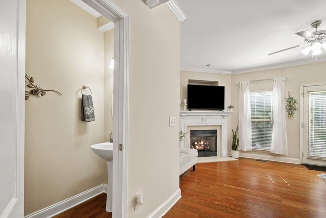 Building Photo - Woodbury Falls Luxury Townhome