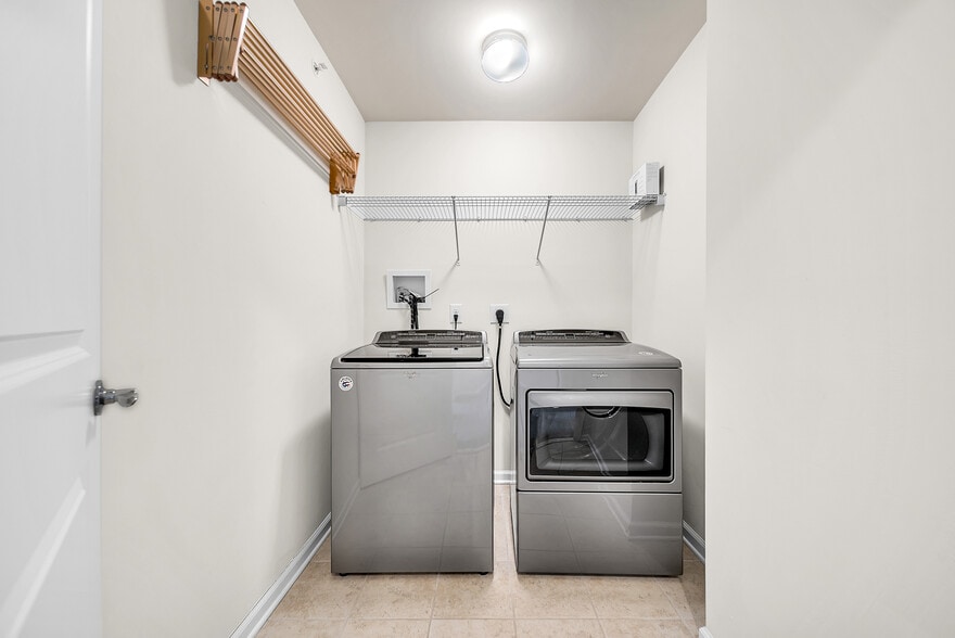 Building Photo - 5 Chestnut Crk