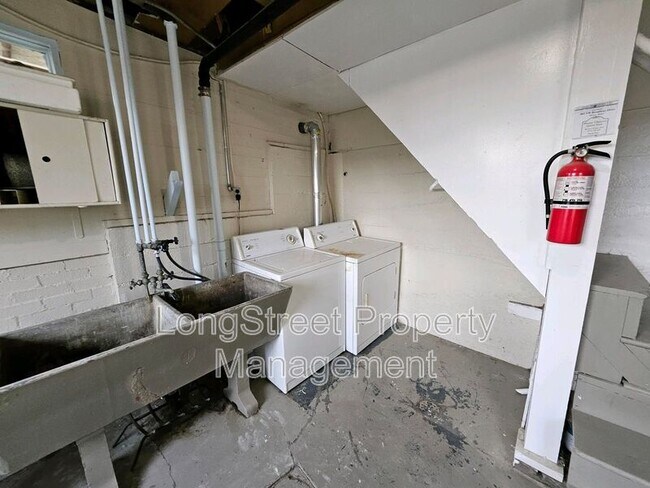 Building Photo - 801 SW Broadway Dr