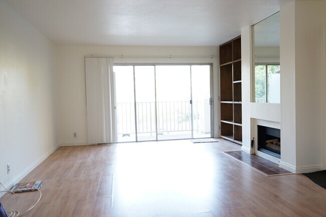 Living area and Byalco - 901 Golden Springs Dr