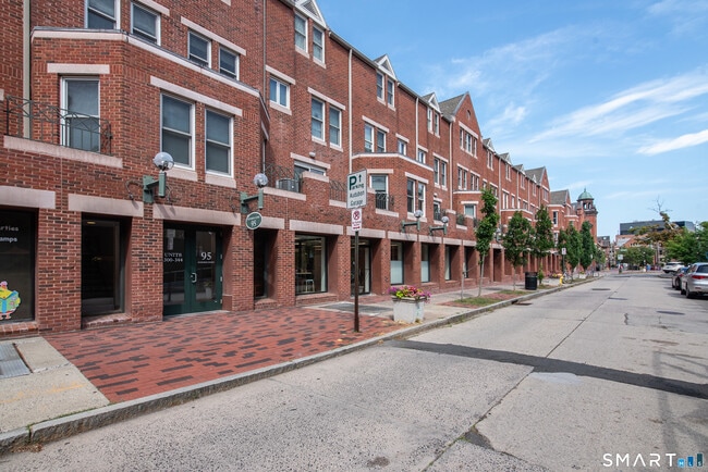 Building Photo - 95 Audubon St