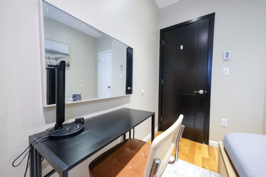 Building Photo - 5 W 101st St