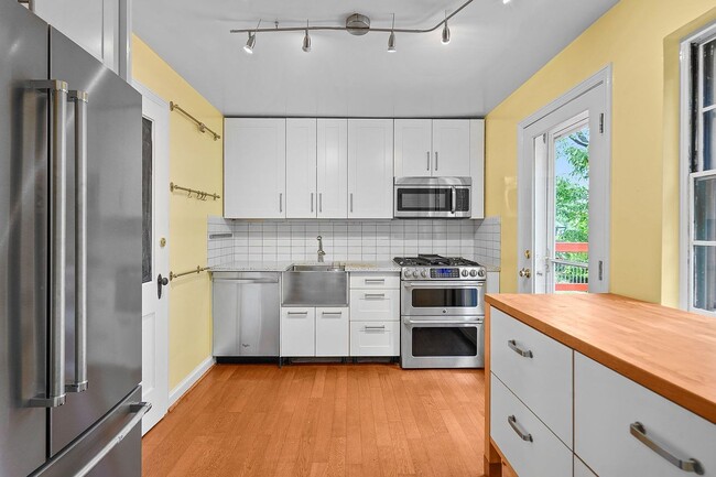 Primary Photo - 318 Ethan Allen Ave
