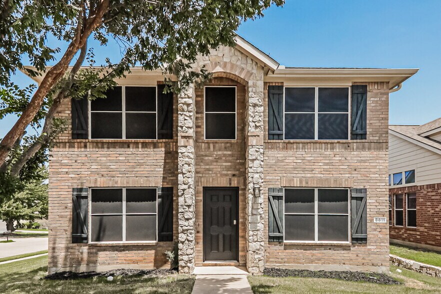 Primary Photo - 8811 Eastwood Ave