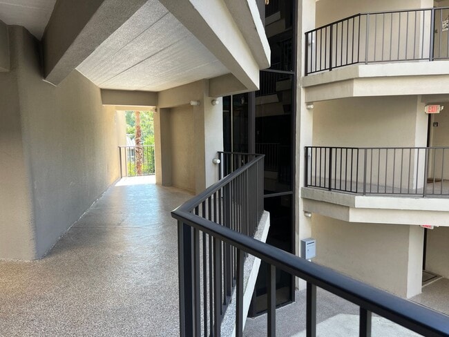 Building Photo - Forest Beach Villa - Walk to the Beach!