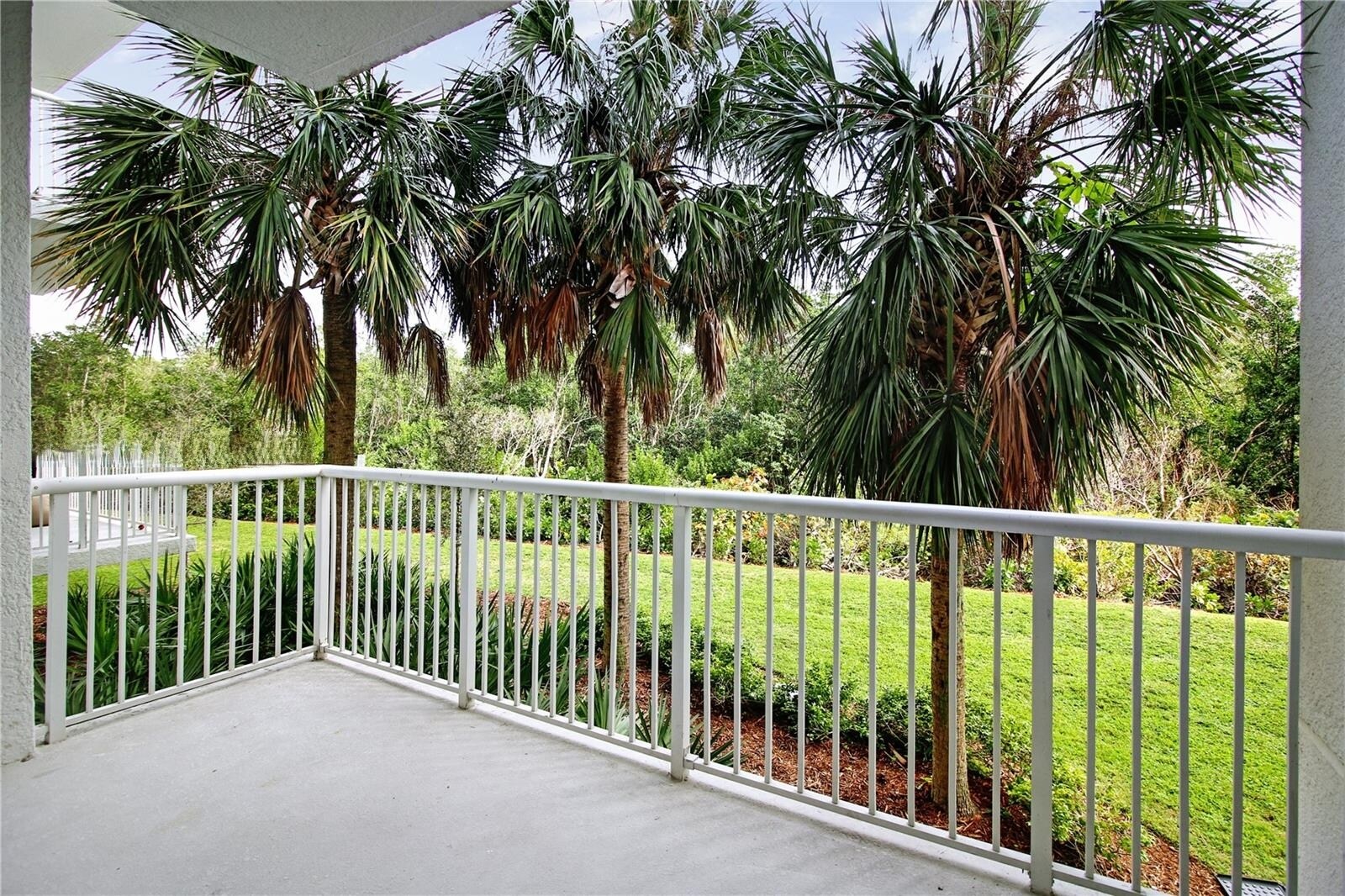 Building Photo - 14951 Royal Oaks Ln